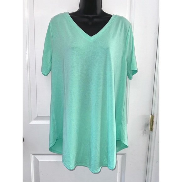Zenana Relaxed Fit V-Neck Short Sleeve Basic Jersey T-Shirt Top - Picture 2 of 6